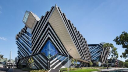 Học phí trường Monash university có mắc không? 3 cách giúp bạn giảm học phí
